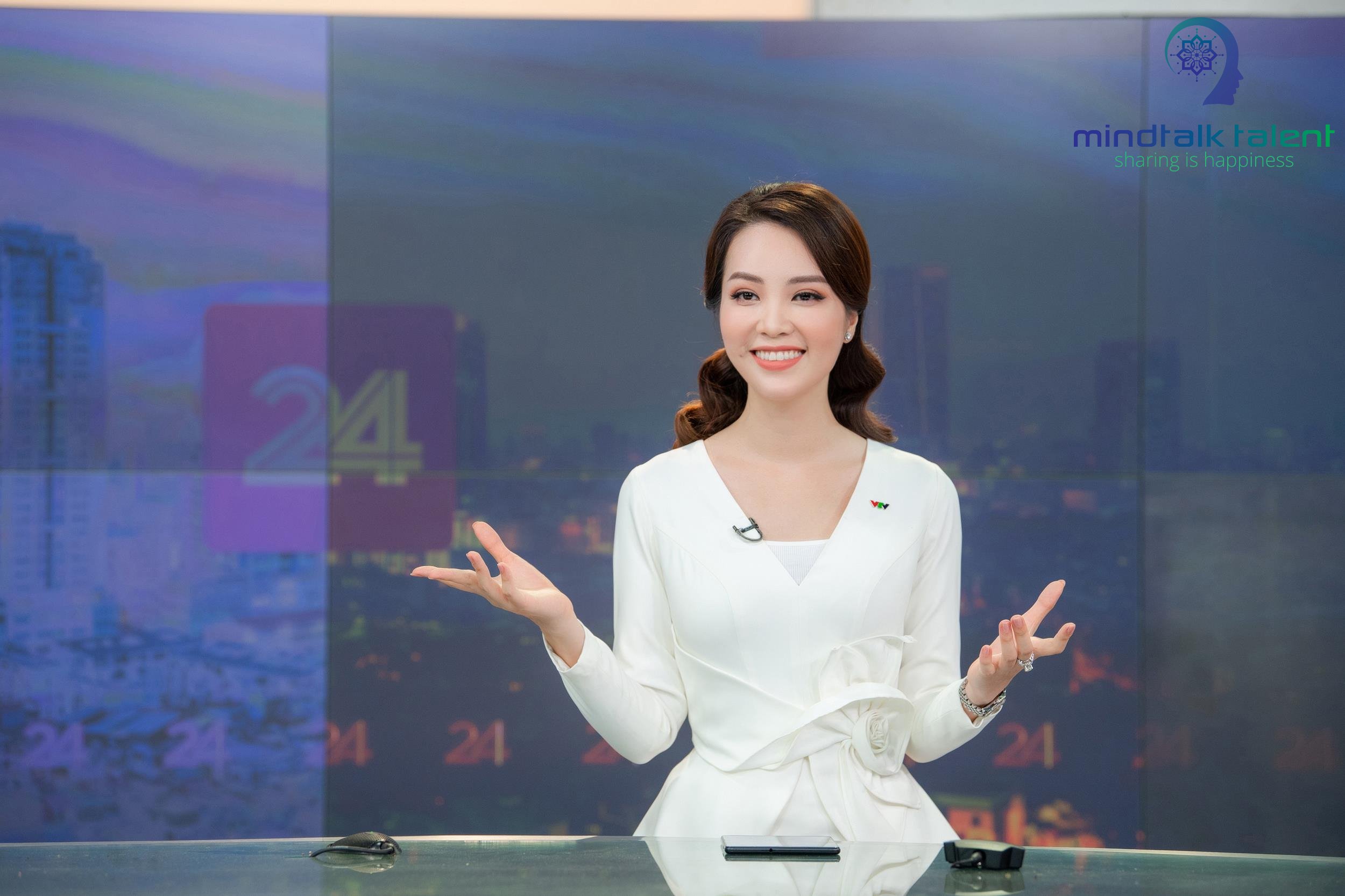 Á hậu - MC Nguyễn Thụy Vân - tượng đài biểu tượng cho các lớp luyện giọng nói nữ Hà Nội chuẩn